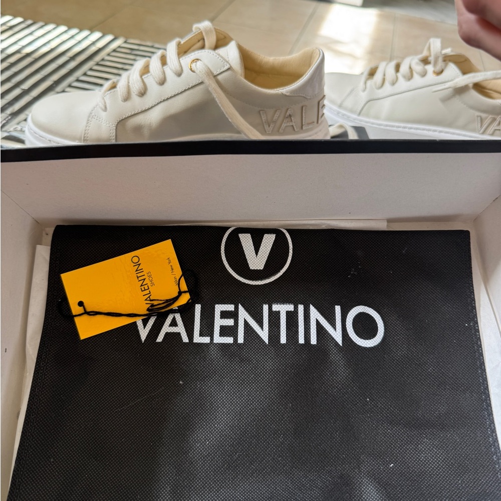 Valentino brand new size 9 ALICE LEATHER
CREAM never worn got wrong size - Picture 7 of 8